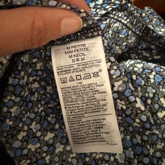 GAP Flutter Sleeve Smocked Midi Dress NWT - Picture 6 of 8